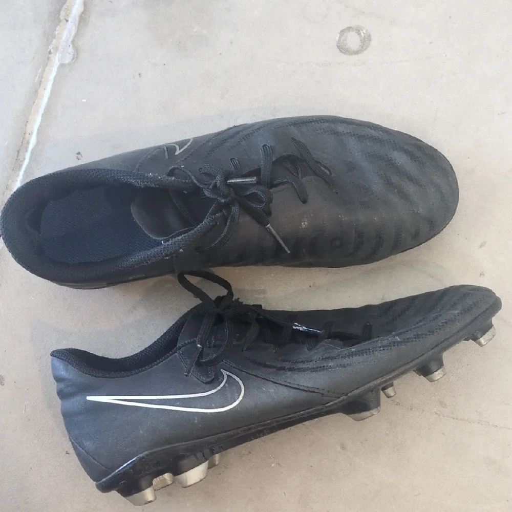 Nike‎ Men's Black Athletic Cleated Soccer Shoes Size 5.5